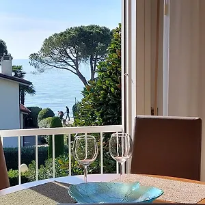 https://apt-betulla-lake-view.hotelinveneto.com